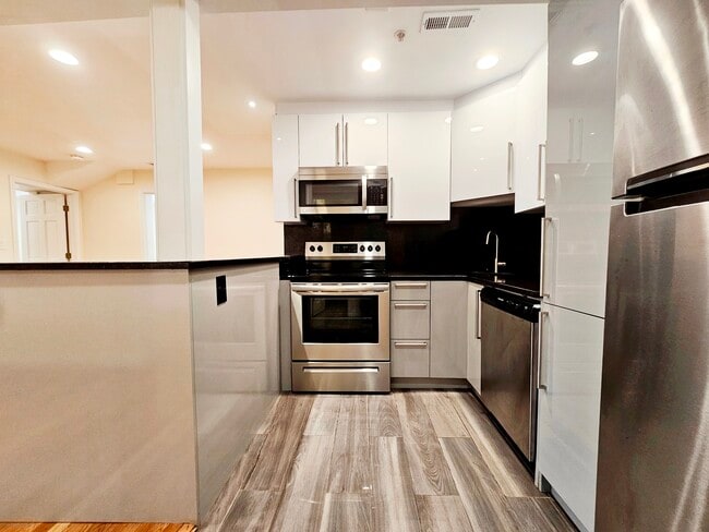 1803 Beacon St, Unit 1 in Brookline, MA - Building Photo - Building Photo