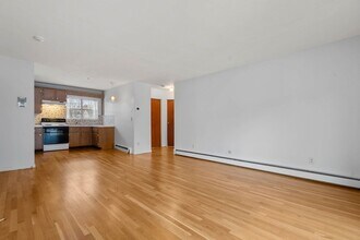 8 Robinwood Ave in Boston, MA - Foto de edificio - Building Photo