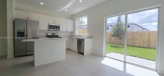 15620 SW 277th Terrace in Homestead, FL - Building Photo