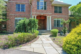 215 Old Mountain Rd in Farmington, CT - Building Photo - Building Photo