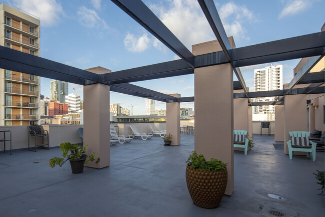 Cornerstone Lofts in San Diego, CA - Foto de edificio - Building Photo