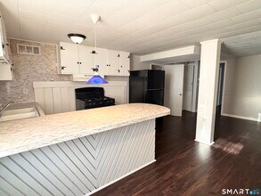 12 Mountain Ave in New London, CT - Building Photo - Building Photo