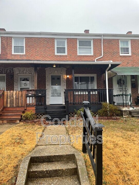 2221 Southorn Rd in Middle River, MD - Building Photo
