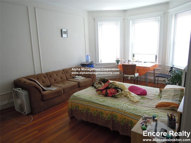 property at 17-19-19 Washington St S