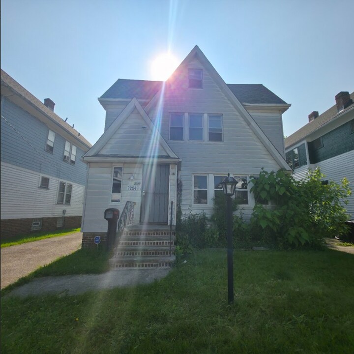 3294 E 146th St in Cleveland, OH - Building Photo