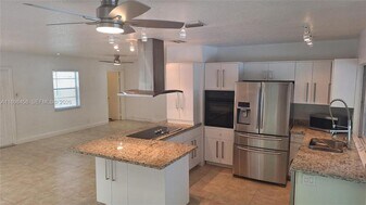 1575 NE 38th St in Oakland Park, FL - Building Photo