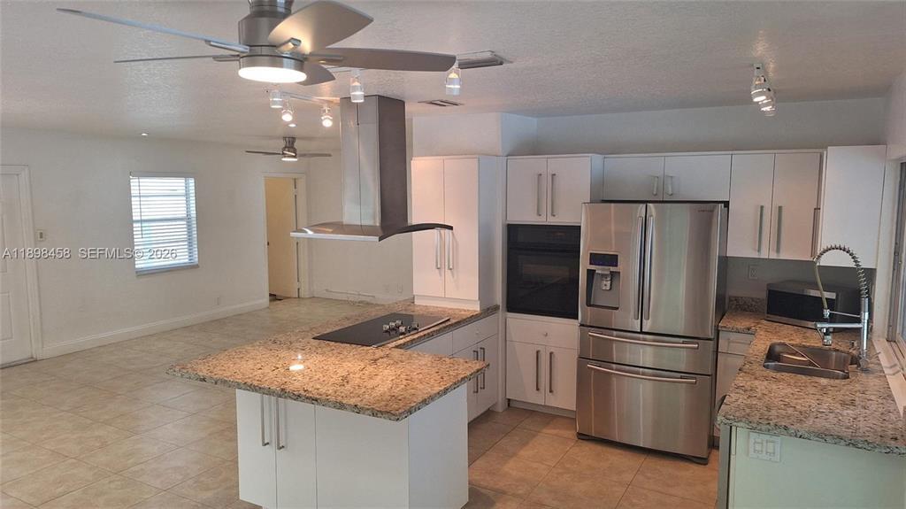 1575 NE 38th St in Oakland Park, FL - Building Photo