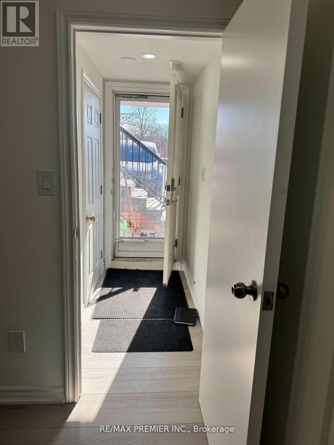 18 Madonna Gardens in Toronto, ON - Building Photo - Building Photo