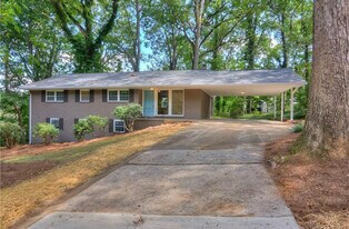 1810 Teasley Dr SE in Smyrna, GA - Building Photo