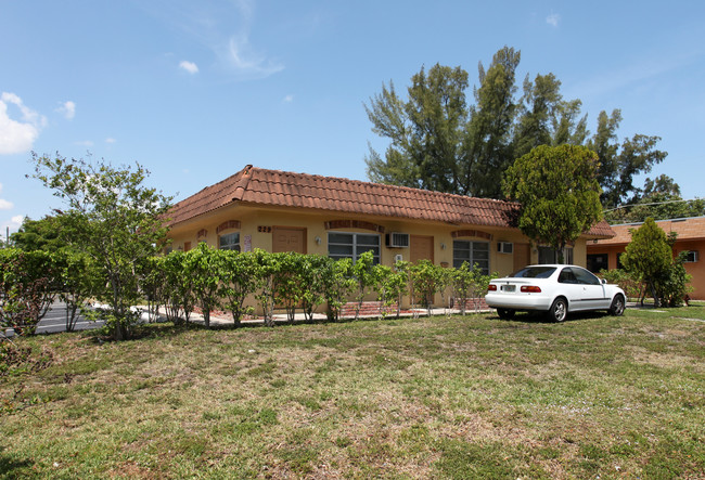 229 SW Avondale Dr in Pompano Beach, FL - Building Photo - Building Photo