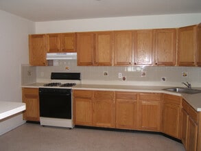 175 Beach 97th St, Unit #2 in Far Rockaway, NY - Foto de edificio - Building Photo