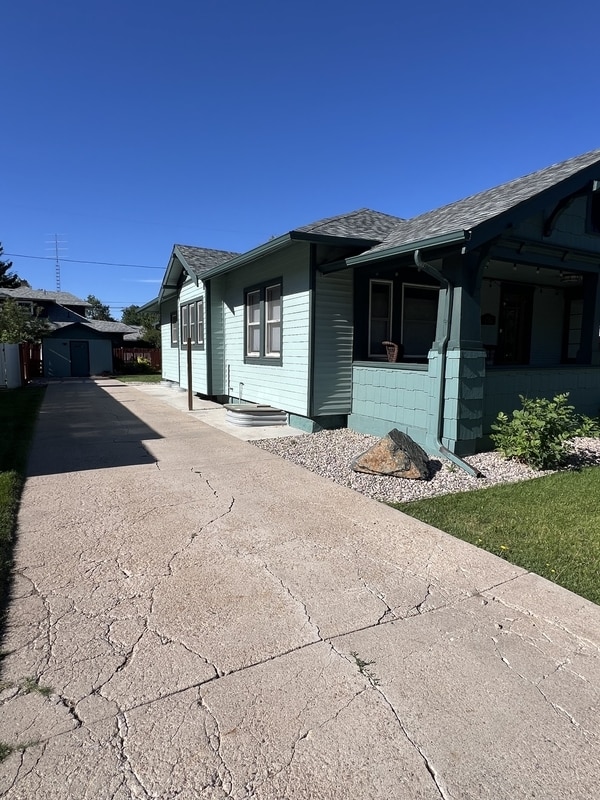 1307 W 32nd St in Cheyenne, WY - Foto de edificio - Building Photo