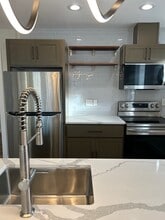 4022 NE Mallory Ave in Portland, OR - Foto de edificio - Building Photo
