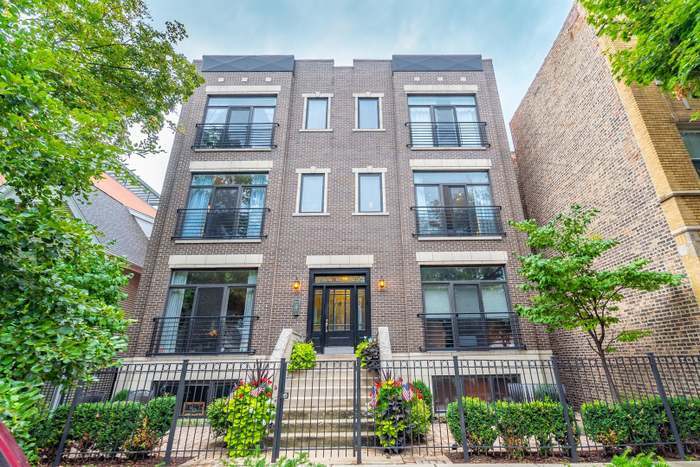 2242 W Roscoe St, Unit 2242 West Roscoe St. #3 in Chicago, IL - Foto de edificio