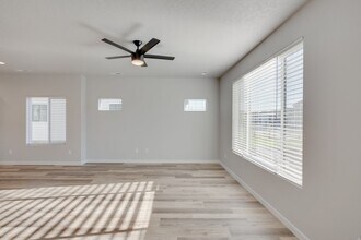338 S Echo Cyn Ave in Meridian, ID - Foto de edificio - Building Photo