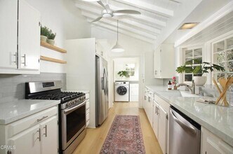 2338 Cascadia Dr in Glendale, CA - Building Photo - Building Photo