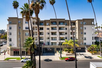 Arapahoe Plaza in Los Angeles, CA - Building Photo - Building Photo