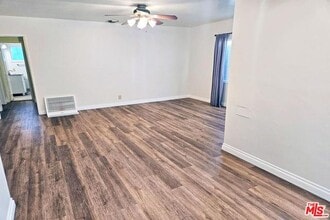 9966 Glencrest Dr in Burbank, CA - Building Photo - Building Photo