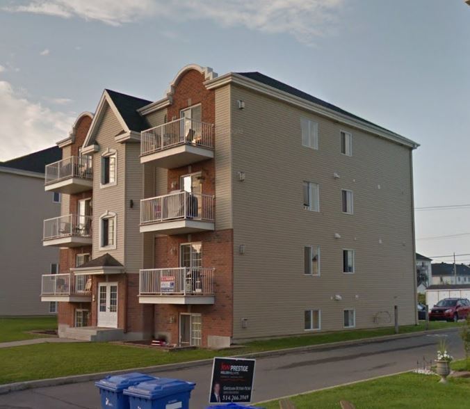 2956 Montcalm Rue in Vaudreuil-dorion, QC - Building Photo