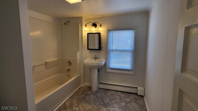 60 E McFarlan St, Unit 1 in Dover, NJ - Building Photo - Building Photo