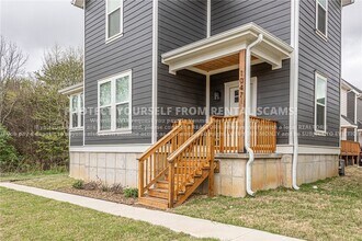 1047 S Laramie Hts in Fayetteville, AR - Building Photo - Building Photo
