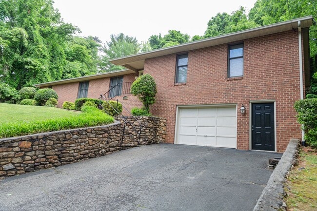 2340 Deyerle Rd SW in Roanoke, VA - Building Photo - Building Photo