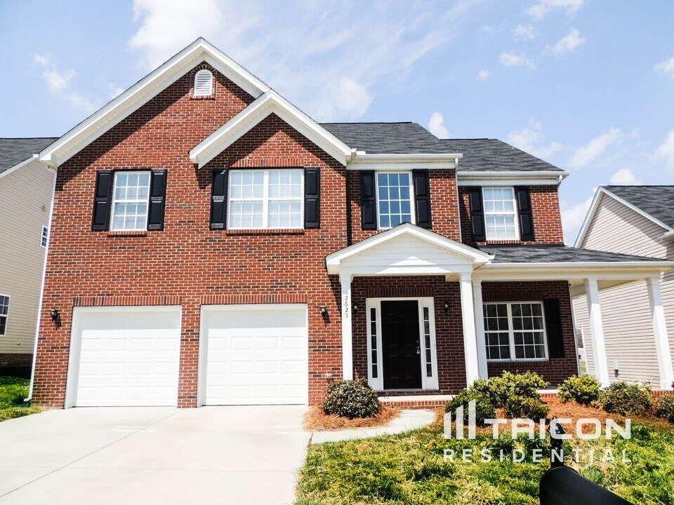 2625 Sierra Chase Dr in Monroe, NC - Building Photo
