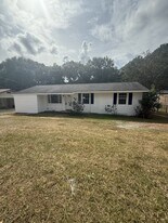 221 Meadowbrook Dr in Enterprise, AL - Building Photo