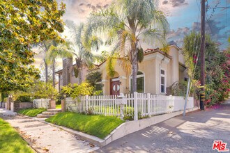 12219 Darlington Ave in Los Angeles, CA - Building Photo - Building Photo