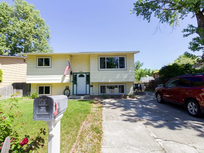 6210 W Poplar St in Boise, ID - Foto de edificio