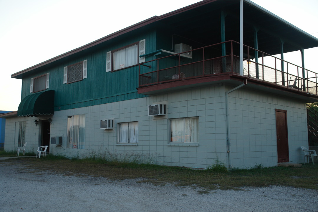 2499 Main St in Ingleside, TX - Building Photo