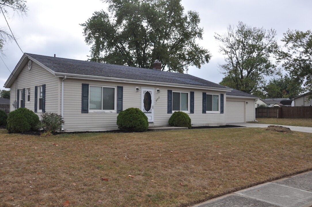 900 Franora Dr in Trenton, OH - Foto de edificio