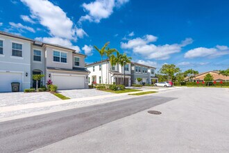 6082 Carre Wy in Greenacres, FL - Building Photo - Building Photo