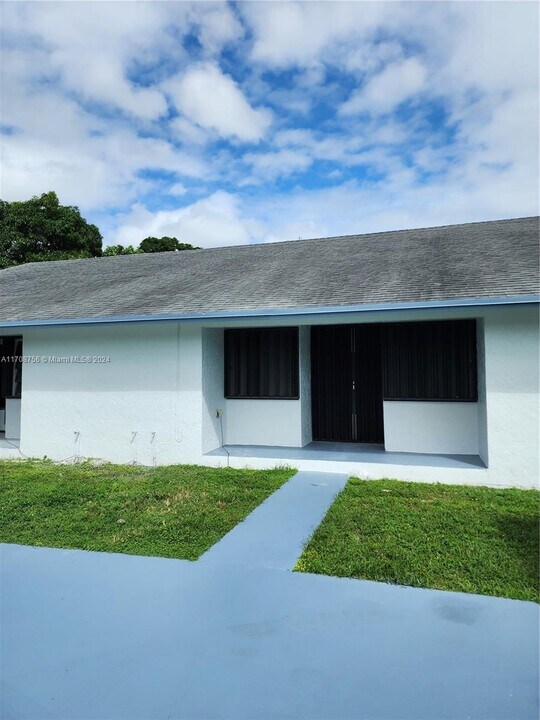 10201 SW 175th St-Unit -2 in Miami, FL - Building Photo