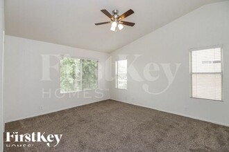 1562 E Oakland St in Chandler, AZ - Foto de edificio - Building Photo