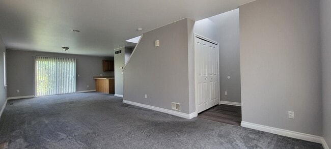3253 E 11 Mile Rd in Warren, MI - Building Photo - Building Photo