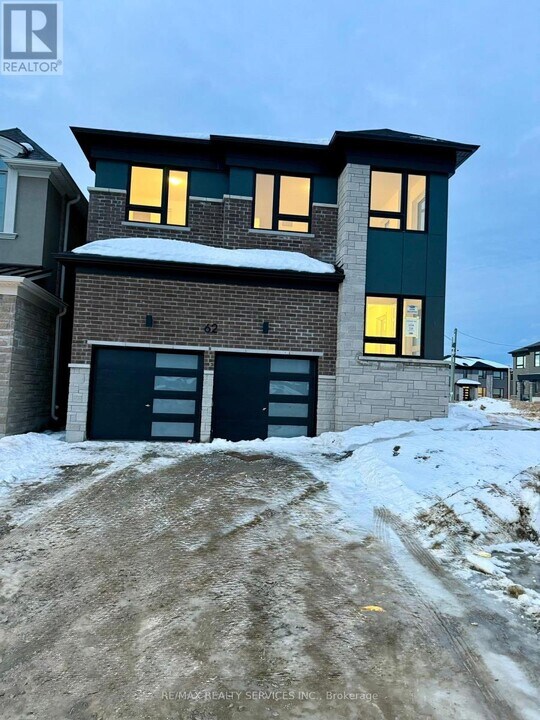 62 Gretzky Ave in Barrie, ON - Building Photo