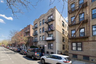 9926 41st Ave in Corona, NY - Foto de edificio - Building Photo