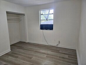 2119 Mount Herman St, Unit 2119 in Jacksonville, FL - Foto de edificio - Building Photo