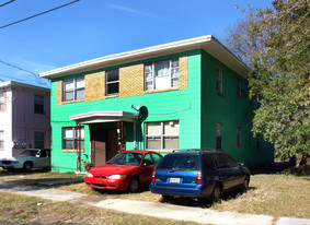 835 30th St Apartments