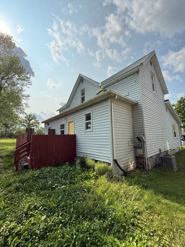 26 E 1st St in Addieville, IL - Building Photo - Building Photo