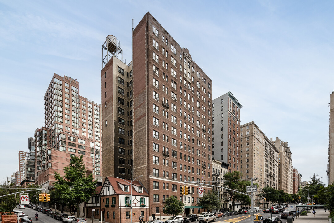 710 W End Ave in New York, NY - Building Photo