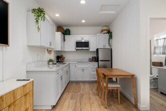 4646 Robbins St in San Diego, CA - Building Photo - Building Photo