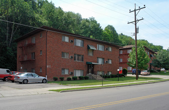 Highland Manor Apartments in Covington, KY - Building Photo - Building Photo