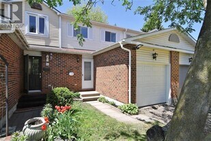 49 Sunridge Ln in Ottawa, ON - Building Photo