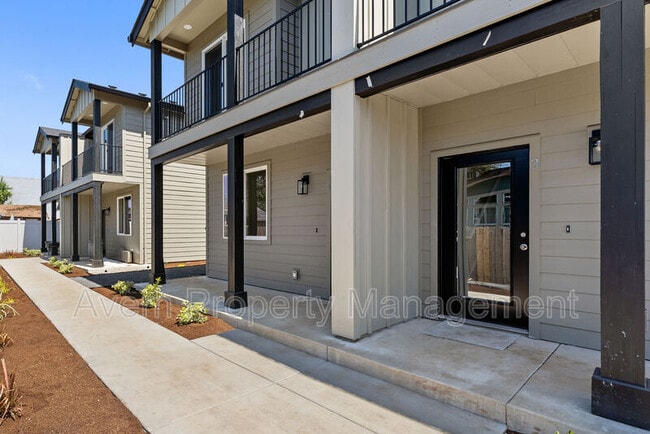 property at 936 Molalla Ave