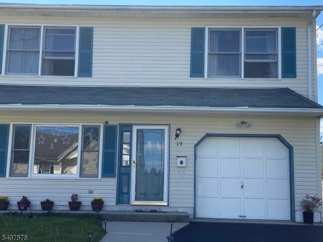 property at 19 Dacotah Ave