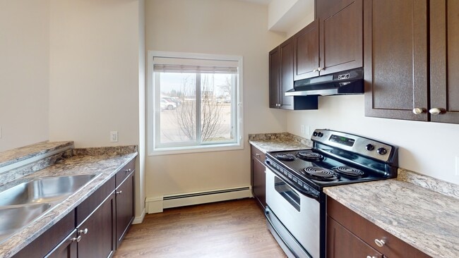 10004-1097A 97A St in Grande Prairie, AB - Building Photo - Building Photo