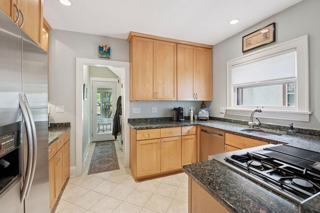 3229 Fremont Ave S, Unit 2nd floor Duplex in Minneapolis, MN - Foto de edificio - Building Photo