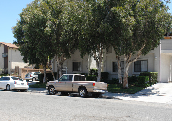 3749 Grim Ave in San Diego, CA - Foto de edificio - Building Photo
